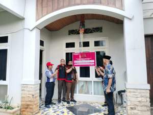 Tim Penyidik Kejaksaan Tinggi Banten Melakukan Penyitaan Bidang Tanah dan Bangunan Milik Tersangka RS