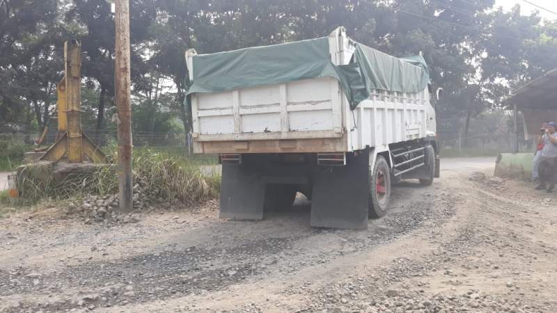 Ratusan Warga Cisauk Minta Pemilik Tanah Di Kampung Cikoleang Tidak Menutup Jalan Alternatif
