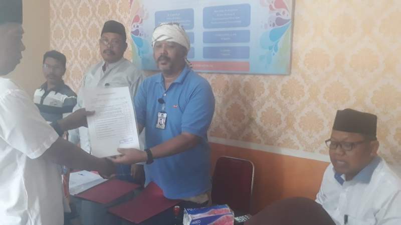 Mantan Kades Pagenjahan Serahkan Berkas Pendaftaran Pilkades