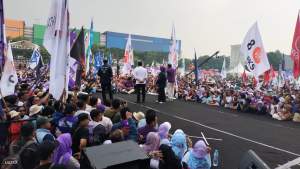 Tampil di Kampanye Akbar Citra Raya, D'Masiv Hibur Puluhan Ribu Pendukung Maesyal Andra Soni