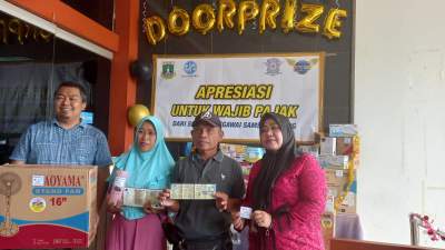 Jumat Berkah, Awal Tahun 2023 Samsat Serang Bagi Bagi Hadiah untuk Wajib PKB