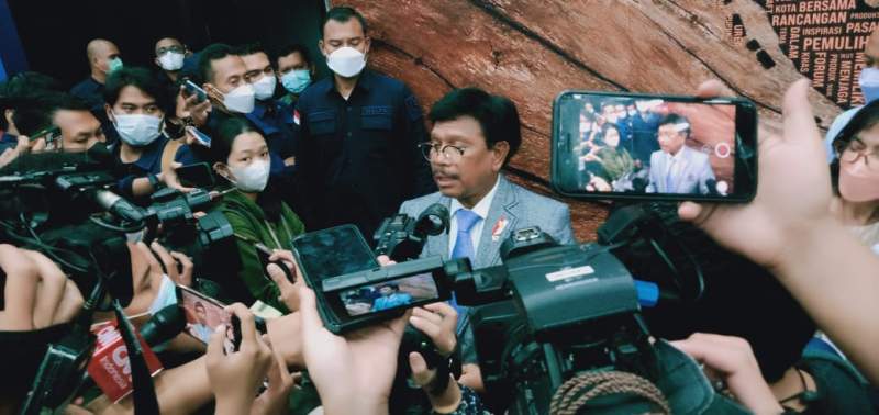 Menteri Komunikasi dan Informatika, Johny G. Plate, saat diwawancara media di Kominfo, Rabu (4/1/2023).