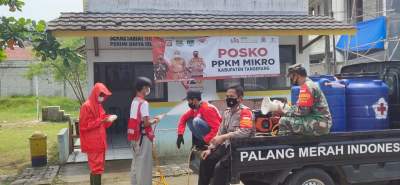 Cegah Covid 19, Pemdes Kresek  Bareng PMI Semprot Disinfektan
