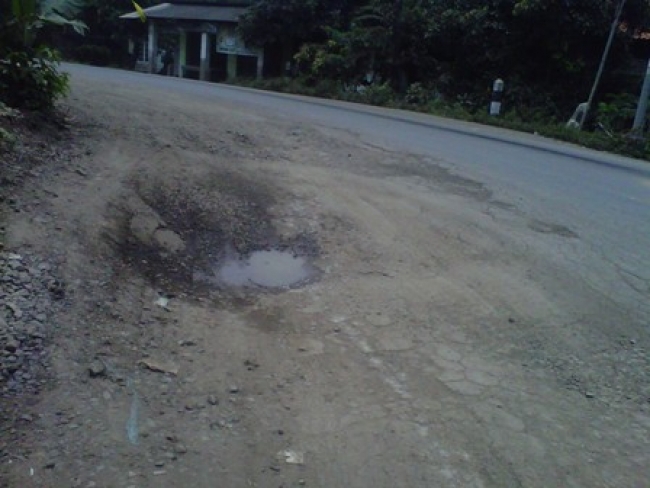 Masyarakat Keluhkan Akses Jalan RSUD Banten