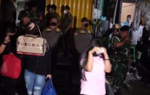 satpol PP razia panti pijat.