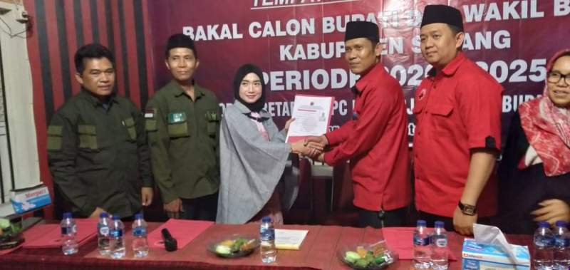 Serahkan Formulir Bacalon Bupati, Wahyu Papat Siap Lawan Petahana