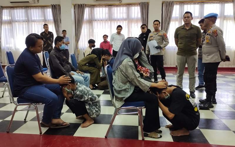 Polres Cilegon mengamankan belasan pelajar yang terlibat tawuran di Kota Cilegon, Senin (21/11/2022).