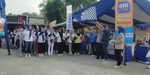 Ratusan Orang Antusias Ikut Jalan Sehat Simpedes BRI