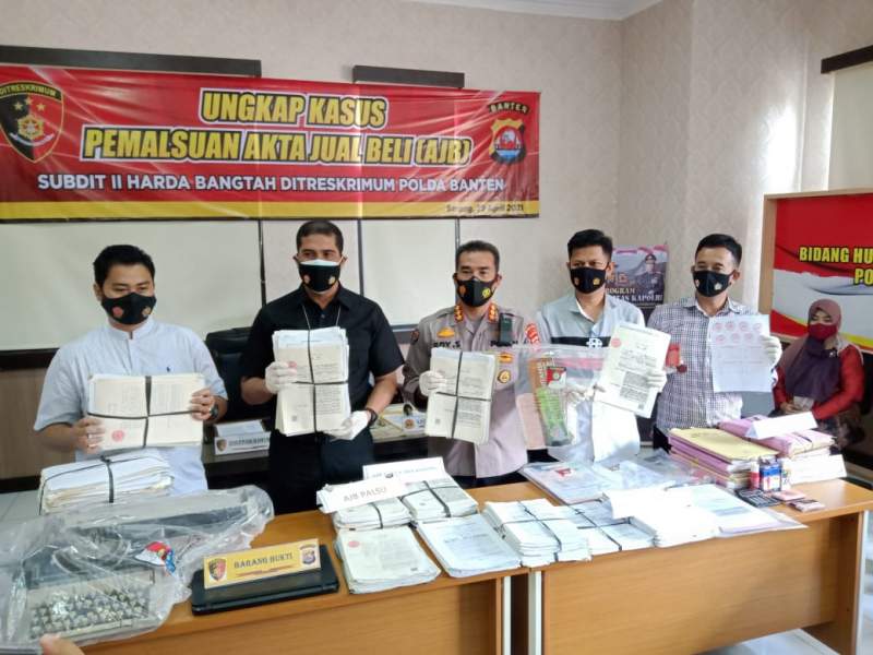 Raut Keuntungan Rp 1,3 Milyar, Pegawai Honorer Kecamatan Pabuaran Palsukan AJB dan Akta Hibah