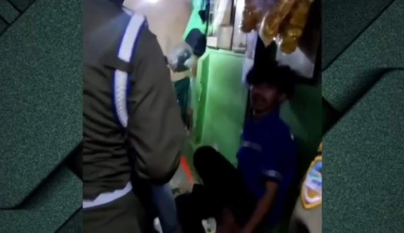 VIDIO: Momen Pemuda Asik Makan Siang Hari Dibulan Puasa Kena Razia Satpol PP