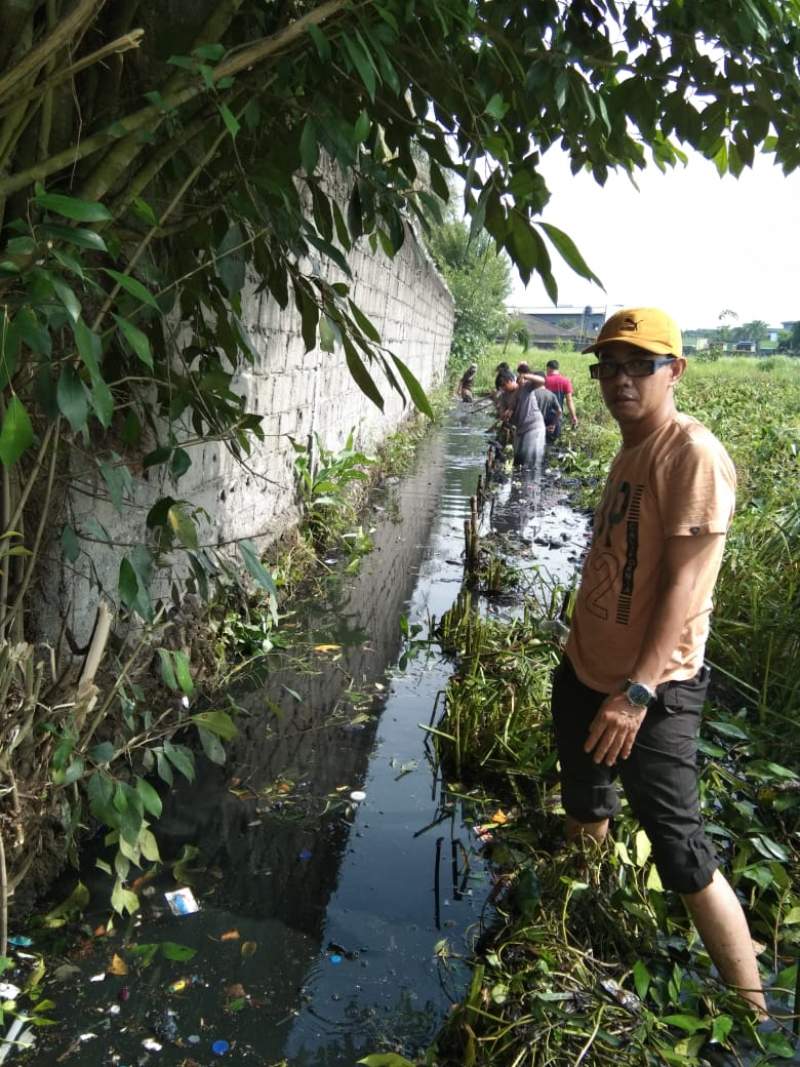 Antisipasi Wabah DBD, Kades Gembong Kerja Bakti bareng Warga