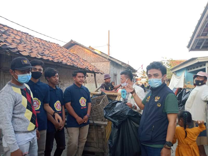 Bank Sampah Kumis dan Karang Taruna Edukasi Masyarakat Ketapang Memilah Sampah