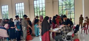 1.127 Paket Sembako Murah Didistribusikan Bulog di Kecamatan Solear