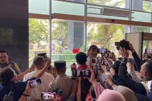 Menpora Dito Ariotedjo saat tiba di gedung KPK, Kuningan, Jakarta Selatan, Rabu (11/10/2023).