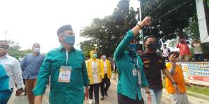 Didampingi Airin, Benyamin-Pilar Jalan Kaki ke KPU Tangsel