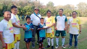 Bantu Sepatu Bola, Bupati Serdang Bedagai Wujudkan Cita-Cita Anak Yatim Jadi Pemain Nasional
