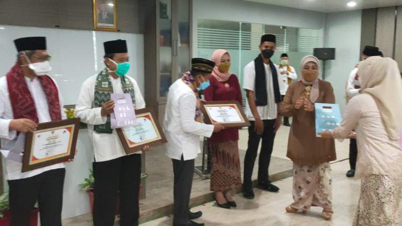 Pegawai RSUD Balaraja Raih Penghargaan dari Bupati