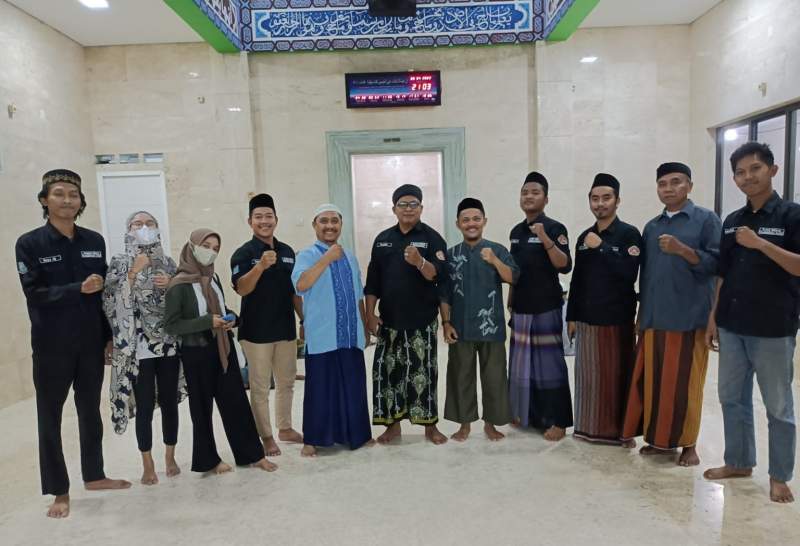 Karang Taruna Rengas bersama Perwakilan DKM Usai Tarawih Keliling