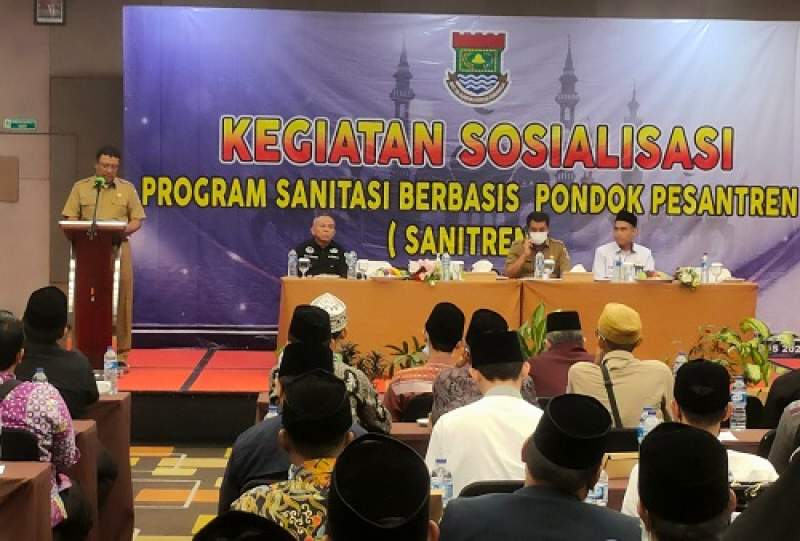 Buka Acara Sosialisasi Sanitren, Sekda Berharap Santri Bisa Sehat