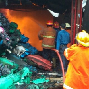 2 Ruko di Pasar Rau Terbakar