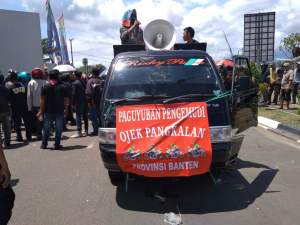 Opang di Serang Tolak Ojek Online