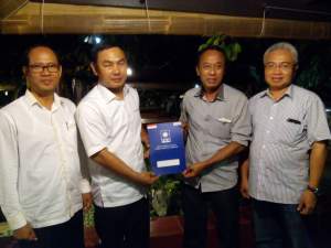 Ketua DPD PAN menyerahkan Rekomendasi DPP kepada Mad Lomri