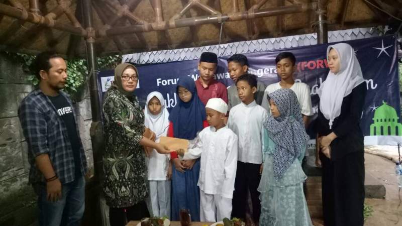 Menjaga Silahturahmi, FORWAT Bukber Bersama Anak Yatim