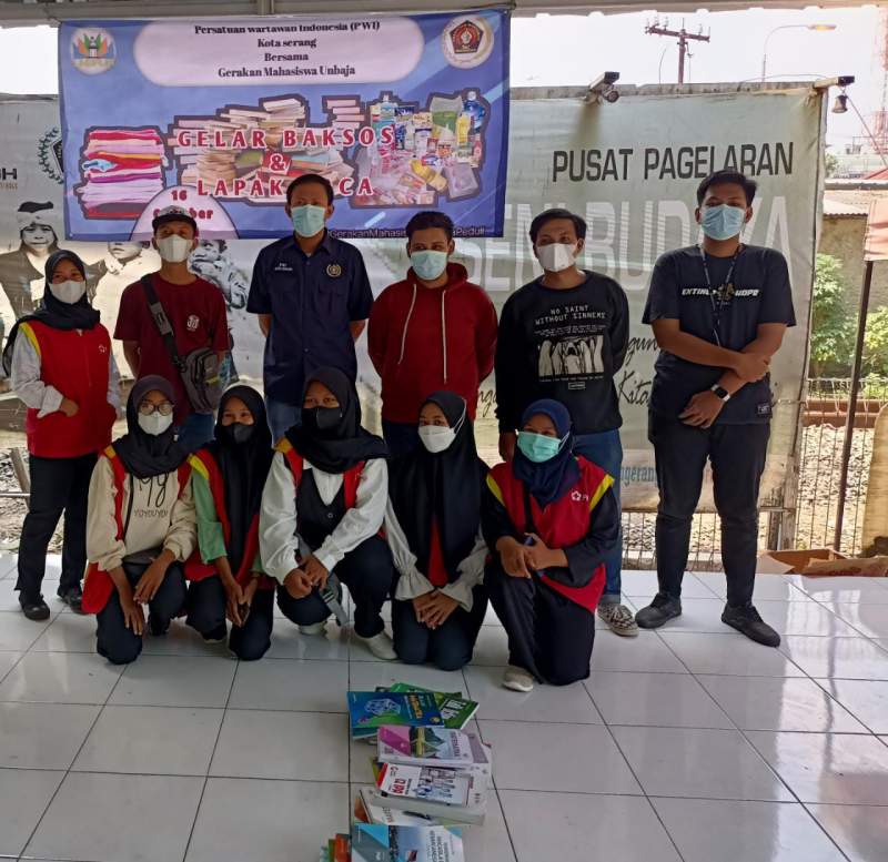 PWI Kota Serang Gandeng Mahasiswa UNBAJA dan Siswa SMK N 5 Kota Serang Gelar Baksos dan Lapak Baca