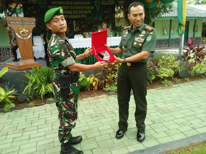 Danrem 064/MY Kunjungi Yonif 320/Badak Putih Prajurit Jawara