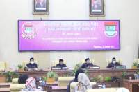 Mad Romli Hadiri Rapat Paripurna DPRD Tentang Pandangan Fraksi