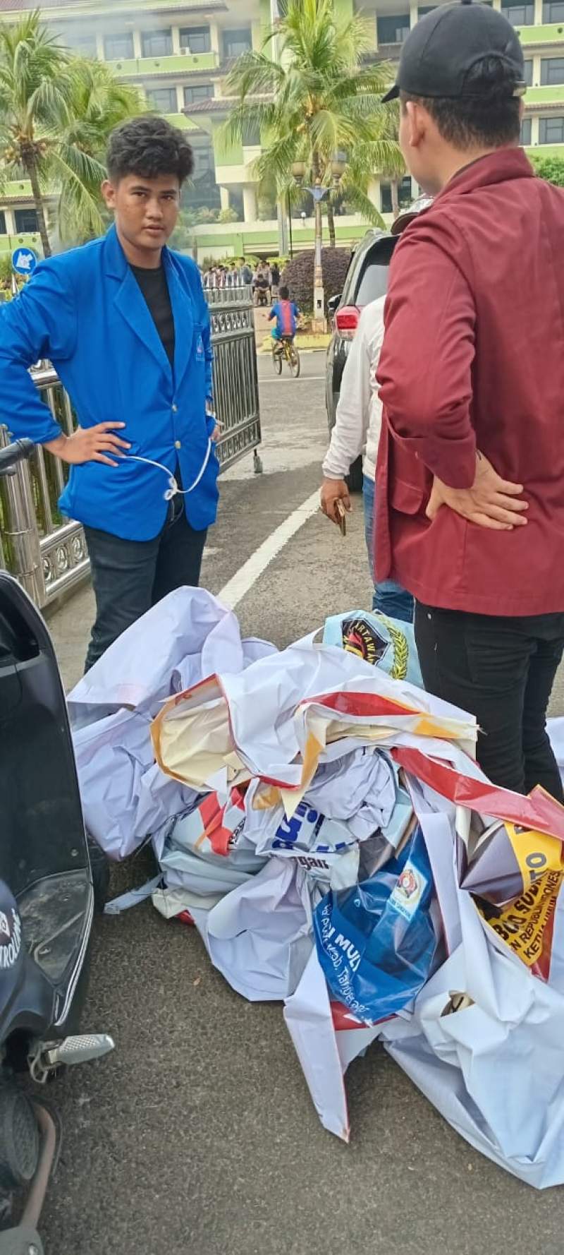 Bakar Spanduk Hari Pers Nasional, Aksi Demo Mahasiswa Tuai Kecaman