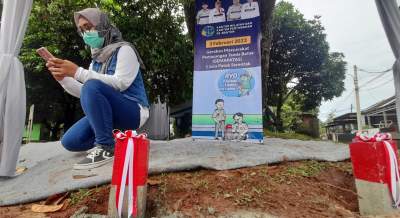 Patok warna merah yang dipasang BPN Tangsel di salah satu perumahan kawasan Kademangan, Setu.