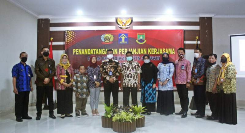 Dindik Kota Cilegon melakukan Penandatanganan perjanjian atau MoU dengan Lapas Kelas IIA Cilegon untuk memberikan jaminan pendidikan Non Formal untuk Warga Binaan Lapas Kelas IIA Cilegon. Kegiatan tersebut berlangsung di Aula Lapas Kelas IIA Cilegon, Jumat (16/7).