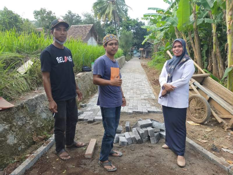 Gunakan DAUT, Kelurahan Tegalsari Bangun Jalan Paving Blok