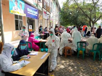 Dinkes Kota Cilegon adakan rapid test virus corona (Covid-19) yang dipusatkan di Pasar Kranggot dan Pasar Blok F, Kamis (23/4).