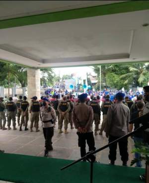 Tuntut Upah, Buruh Tangerang Geruduk Kantor Disnaker