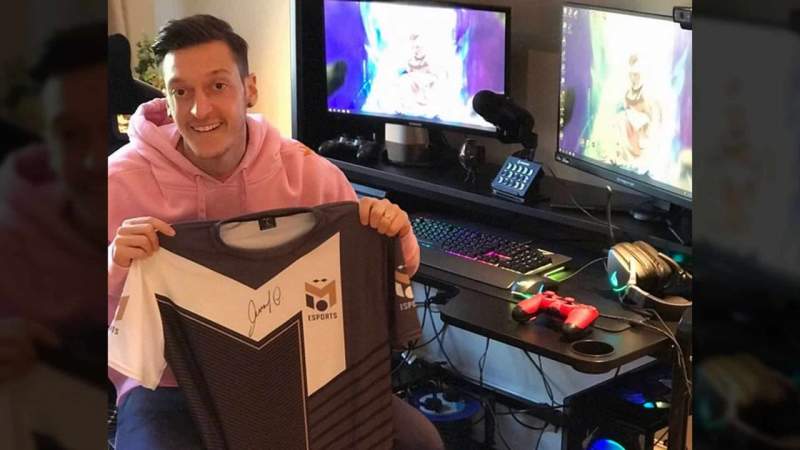 Usai Gantung Sepatu, Ozil Dikabarkan Fokus Jadi Atlet Esport