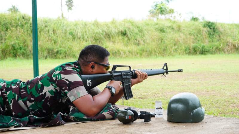kodim 0510/trs latihan menembak.