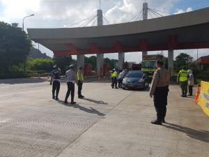 Jelang PSBB, Polres Cilegon Perketat Pintu masuk dan Keluar Tol Cilegon