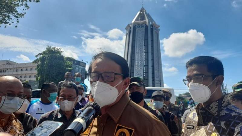 Gubernur Banten Wahidin Halim dilokasi peresmian Tugu Pamulang, Kota Tangsel.