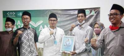 Pilar Saga Ichsan ngaji bareng pemuda dan pelajar NU.