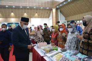 Bupati Tangerang  Buka Bazar Murah Ramdahan