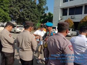 Jelang Nataru, Kerapihan  Personil Polsek Balaraja Diperiksa