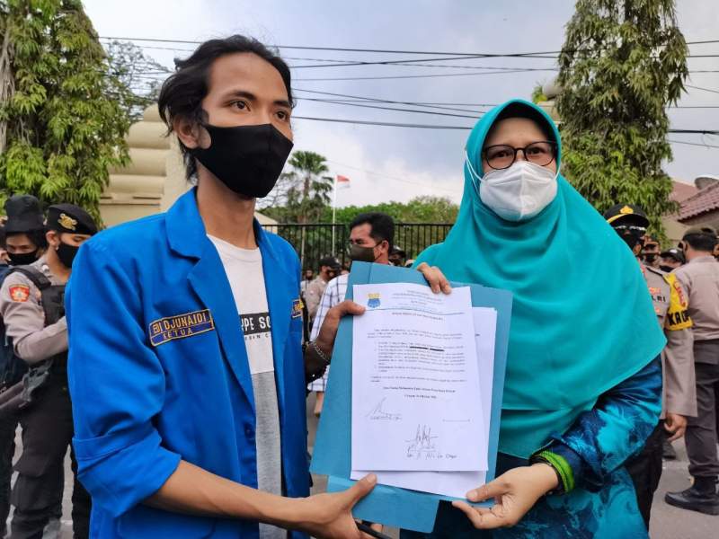 Mahasiswa Demo ke 4 Kalinya, Akhirnya DPRD Cilegon Tandatangani MoU Tolak UU Cipta Kerja