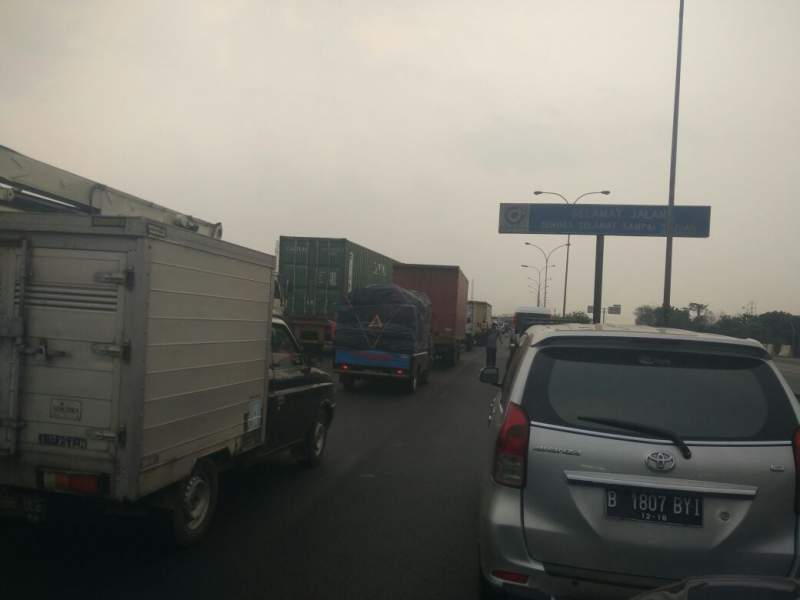 Kemacetan di ruas tol Tangerang-Merak.