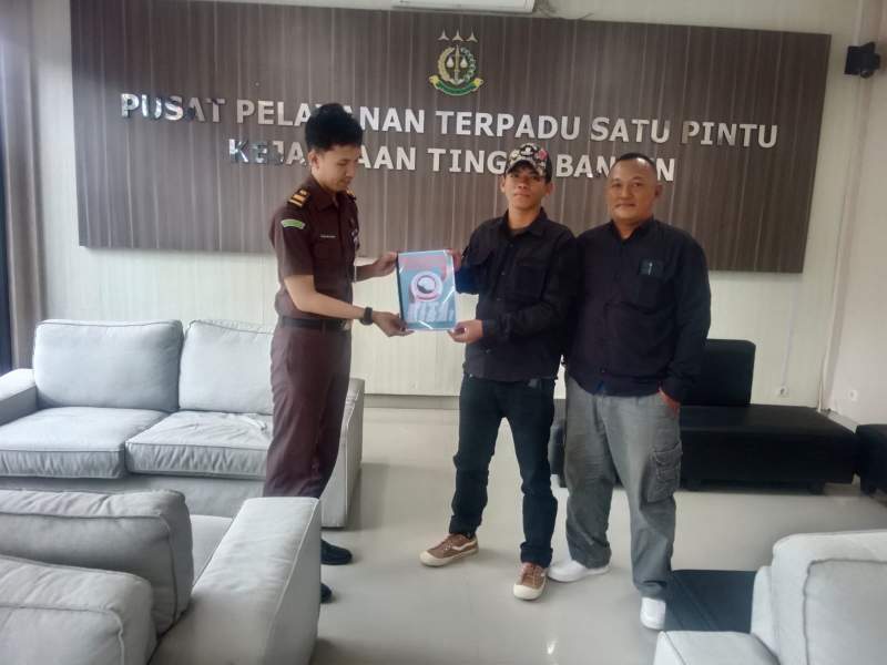 Komppi Laporkan Kades Cangkudu ke Kejaksaan