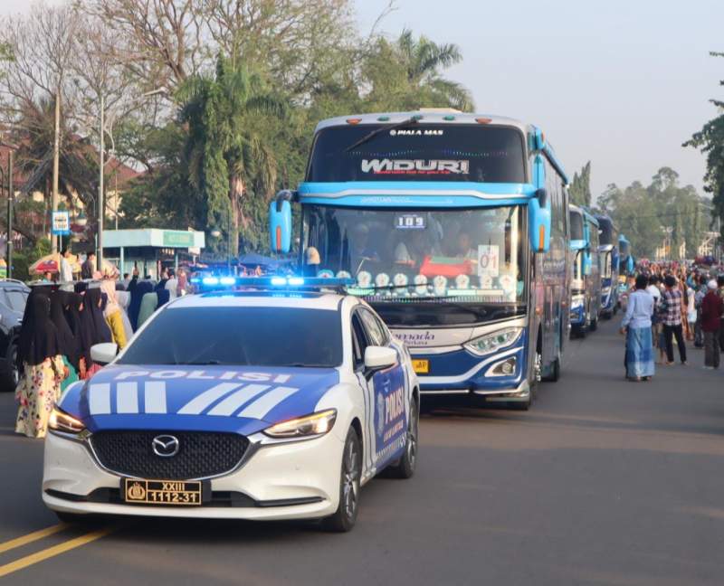 Polres Cilegon Kawal 10 Bus Calon Jama'ah Haji ke Pondok Gede