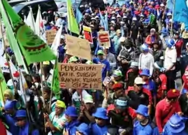 Ribuan Buruh Tangerang Kepung Istana