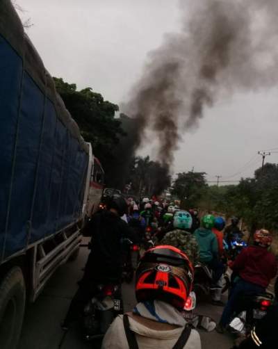 Tutup Kawasan Industri, Ribuan Buruh Tangerang Raya Tolak Omnibuslaw