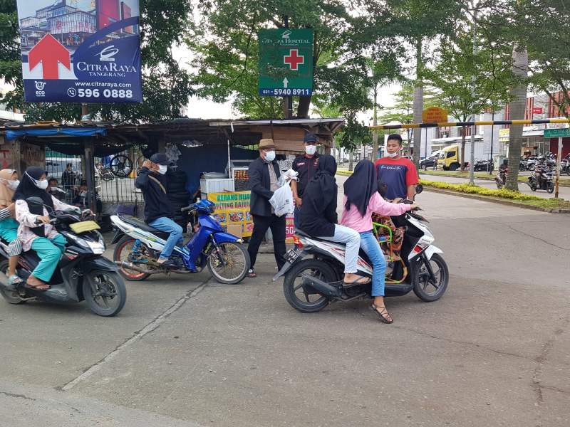 Ormas PPBNI Satria Banten Bagikan Masker Ke Pengguna Jalan Panongan